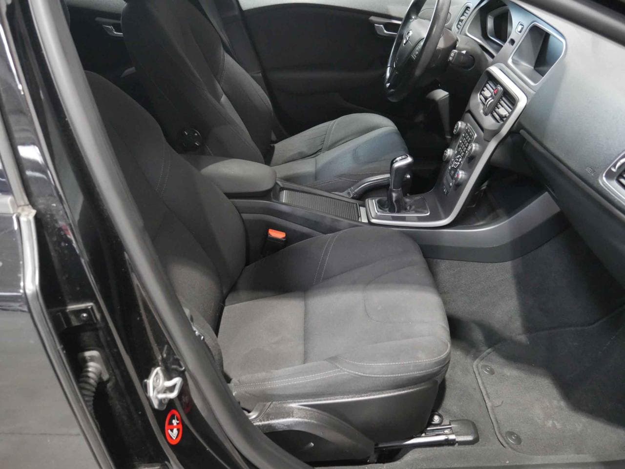 2017 Volvo V40 - 12