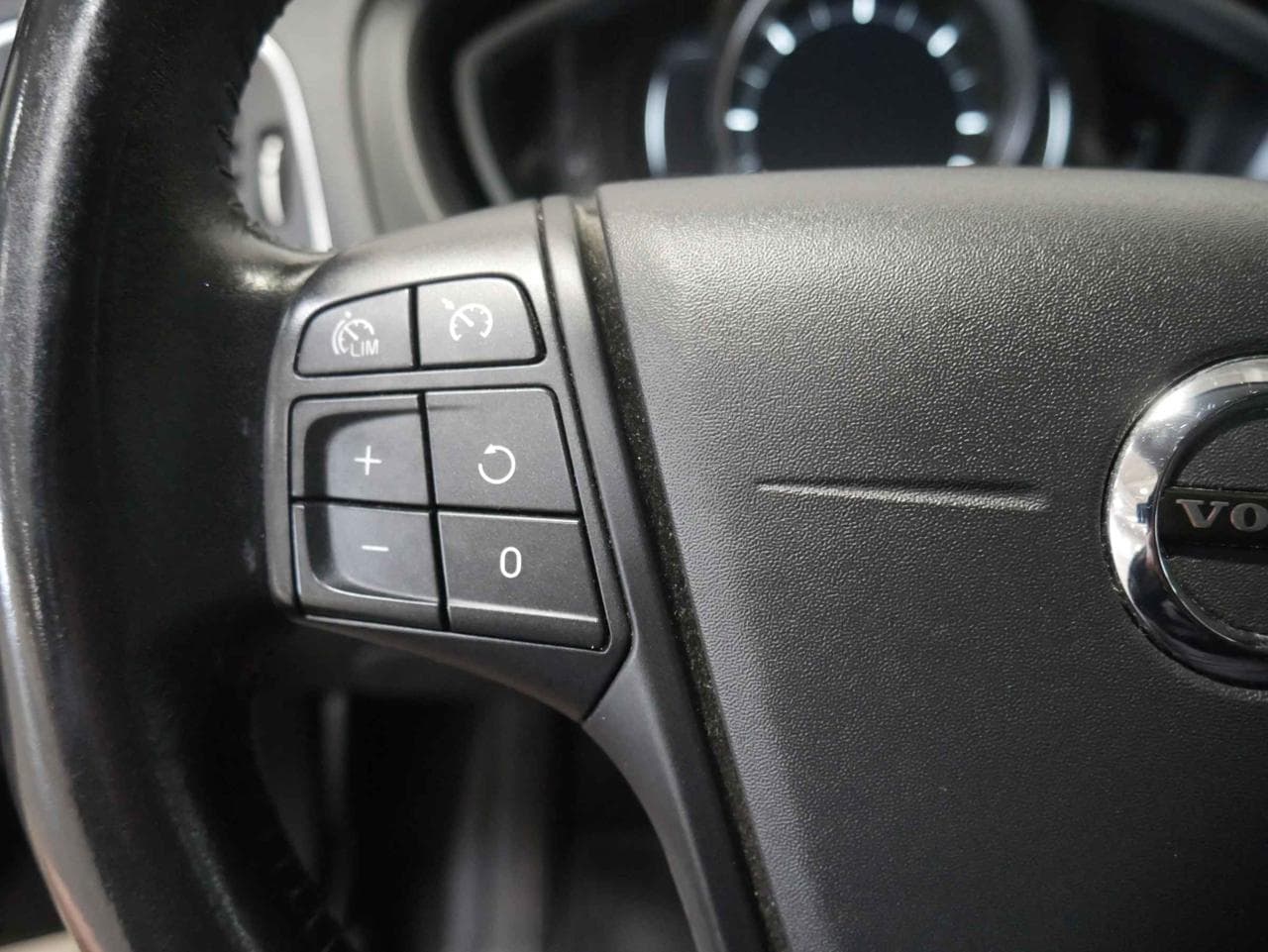 2017 Volvo V40 - 14