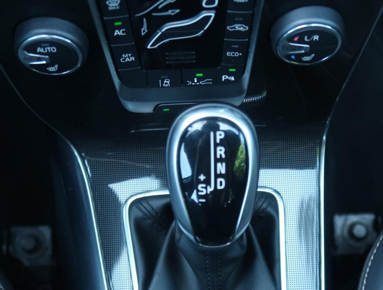 2016 Volvo V40 - 38