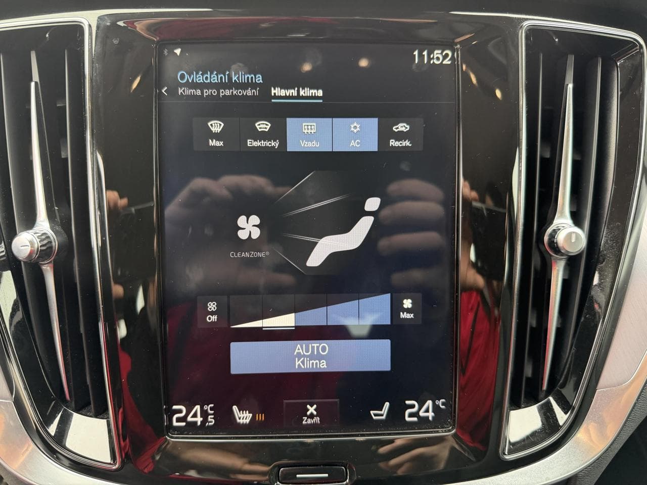 2018 Volvo V60 - 16