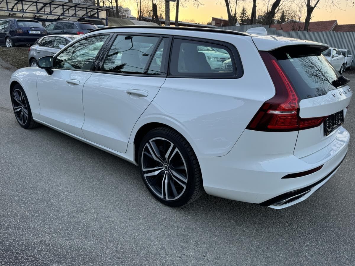 2020 Volvo V60 - 12