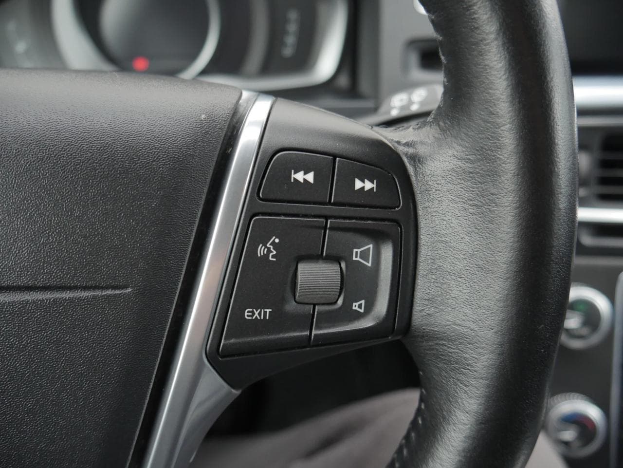 2016 Volvo V60 - 13