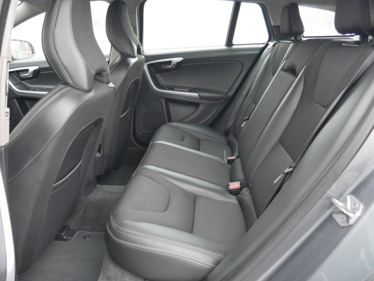 2016 Volvo V60 - 10