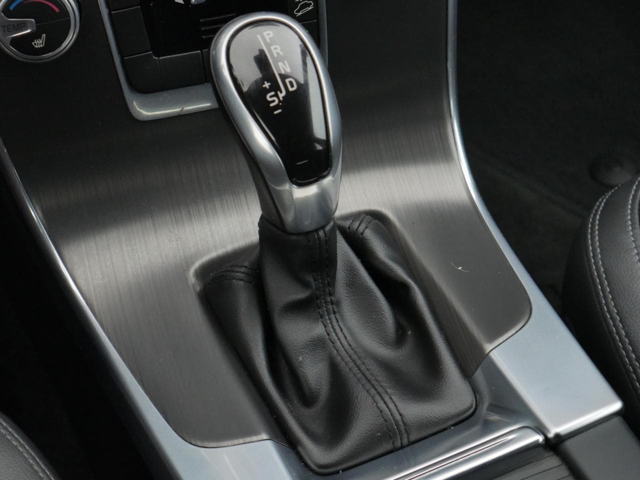 2016 Volvo V60 - 14