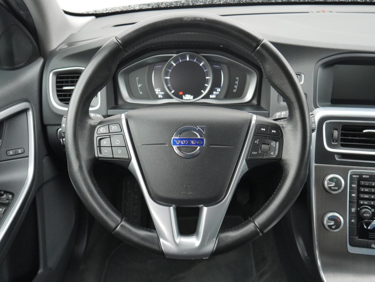 2016 Volvo V60 - 11