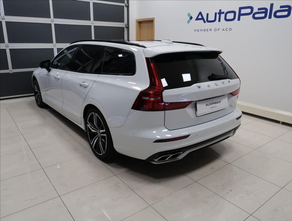 2020 Volvo V60 - 13