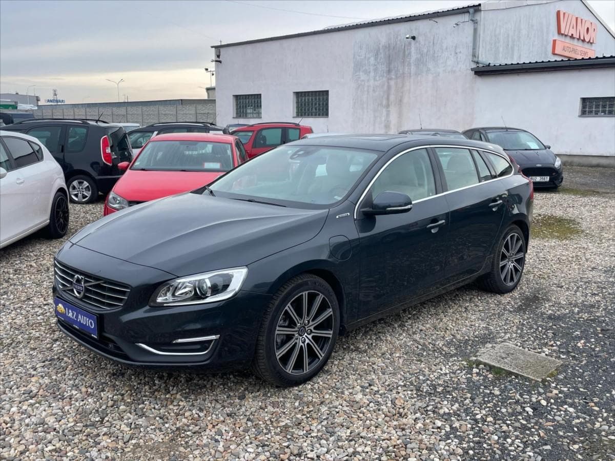 Volvo V60 2,4 D- PLUG IN HYBRID SUMMUM kombi
