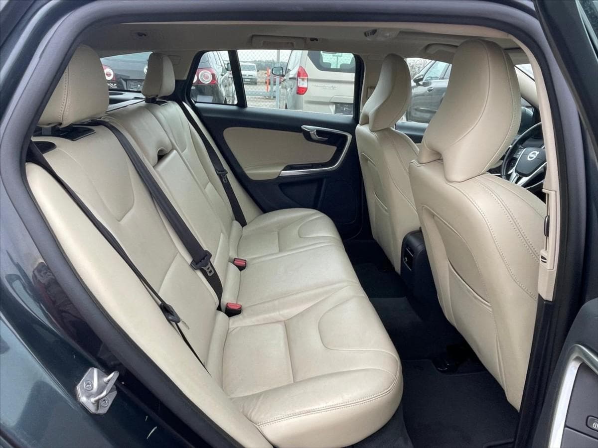2015 Volvo V60 - 21