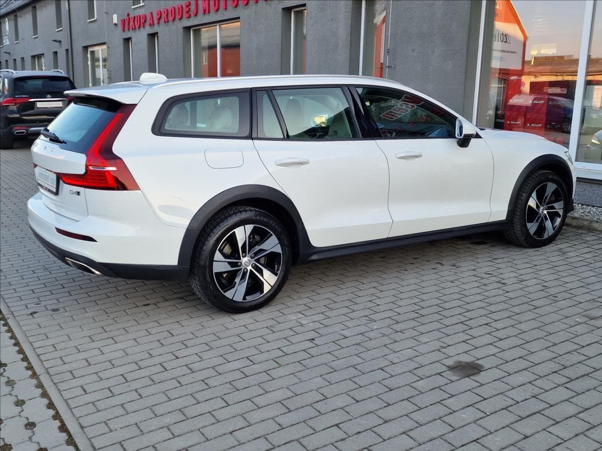 2019 Volvo V60 - 11