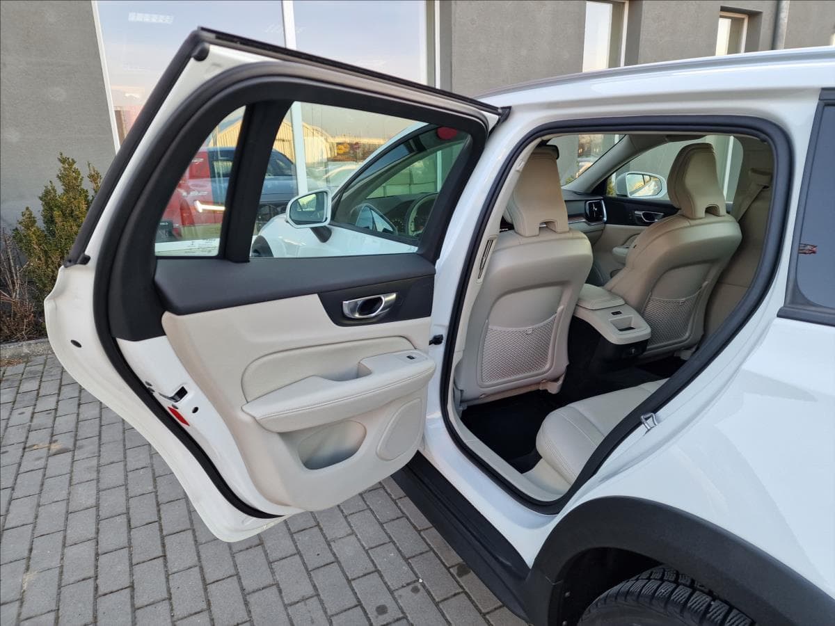 2019 Volvo V60 - 18