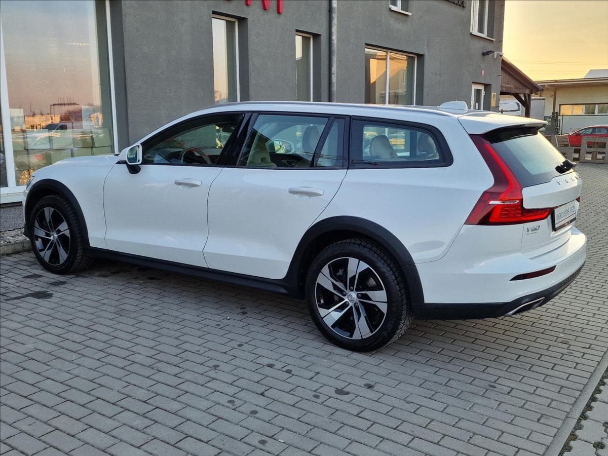 2019 Volvo V60 - 7