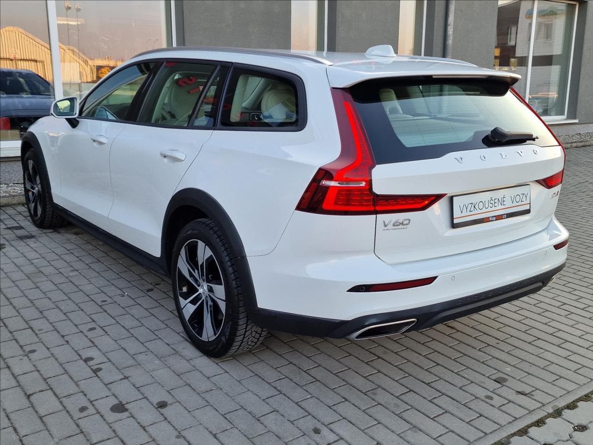 2019 Volvo V60 - 8