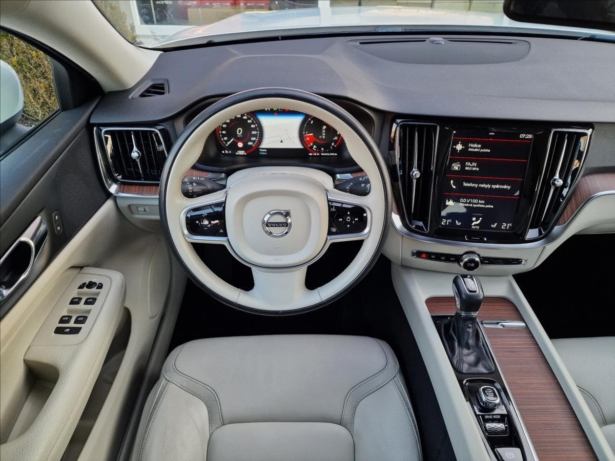 2019 Volvo V60 - 12