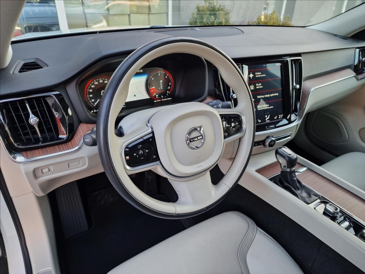 2019 Volvo V60 - 20