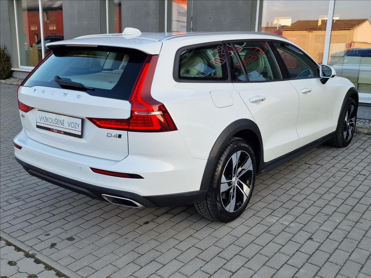 2019 Volvo V60 - 10