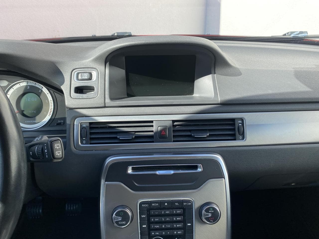 2011 Volvo V70 - 12
