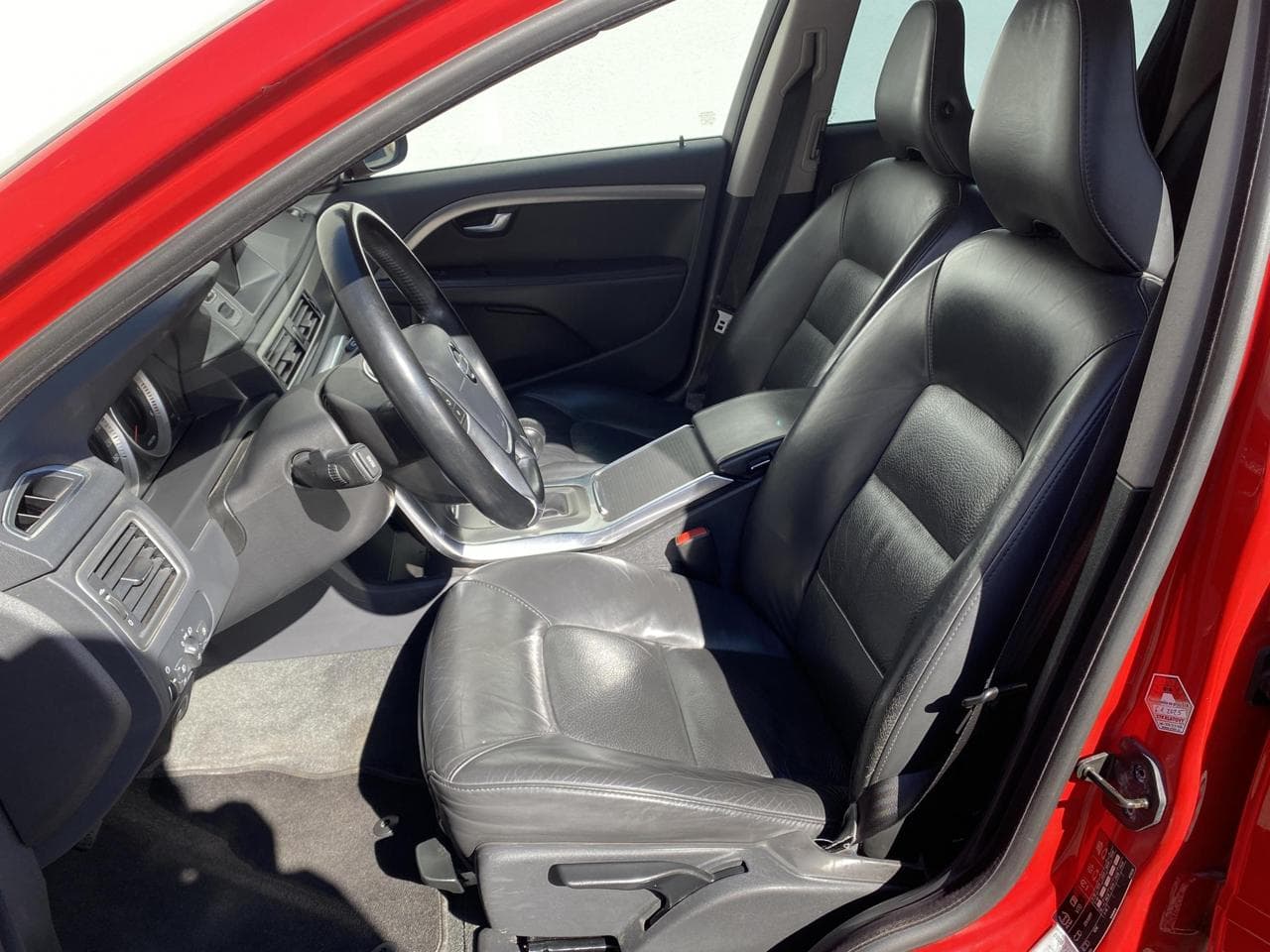 2011 Volvo V70 - 9