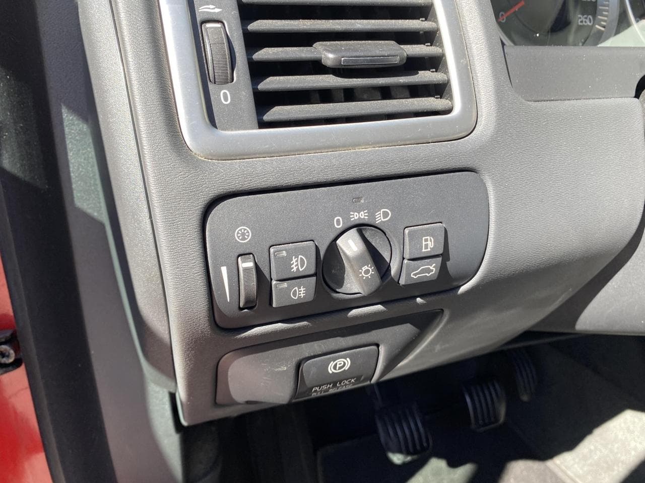 2011 Volvo V70 - 15