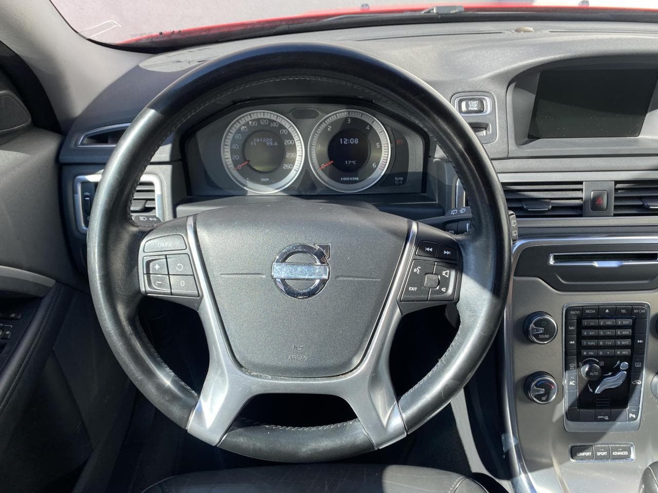 2011 Volvo V70 - 11