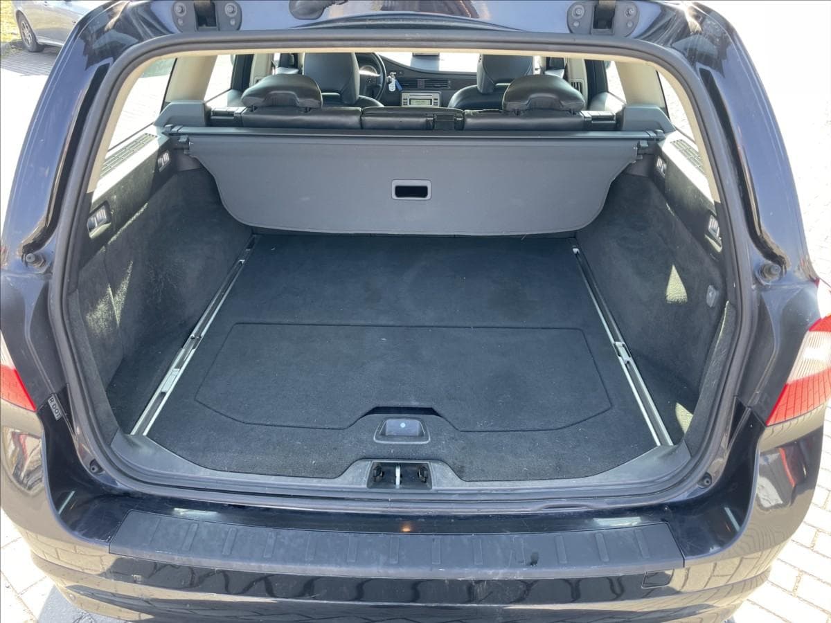 2008 Volvo V70 - 11