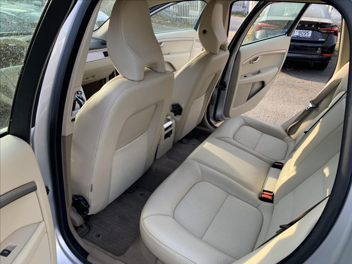 2013 Volvo V70 - 17