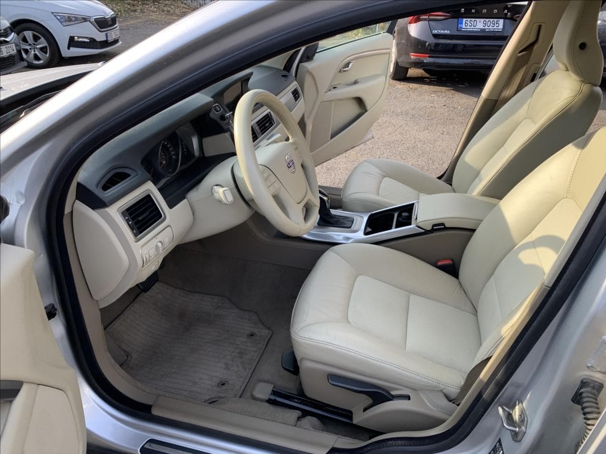 2013 Volvo V70 - 14