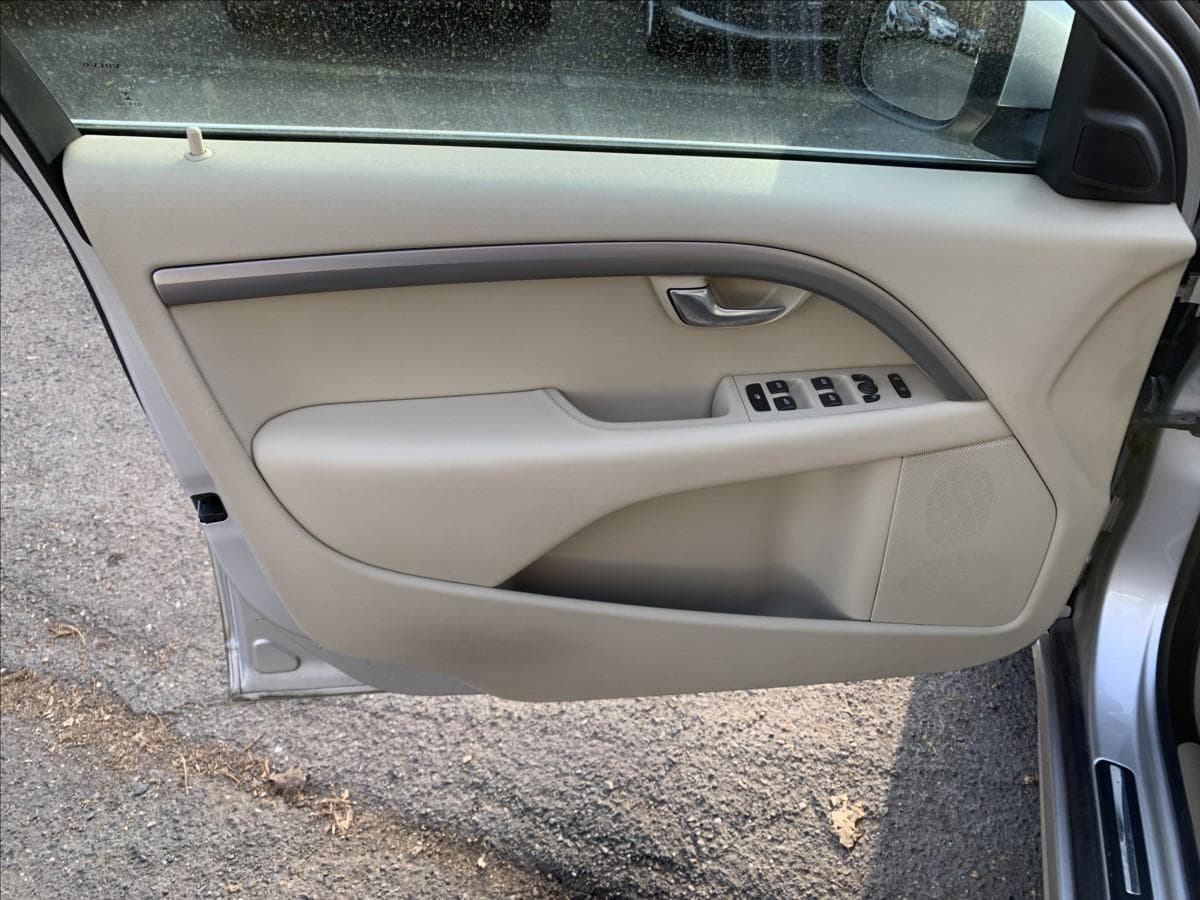 2013 Volvo V70 - 15