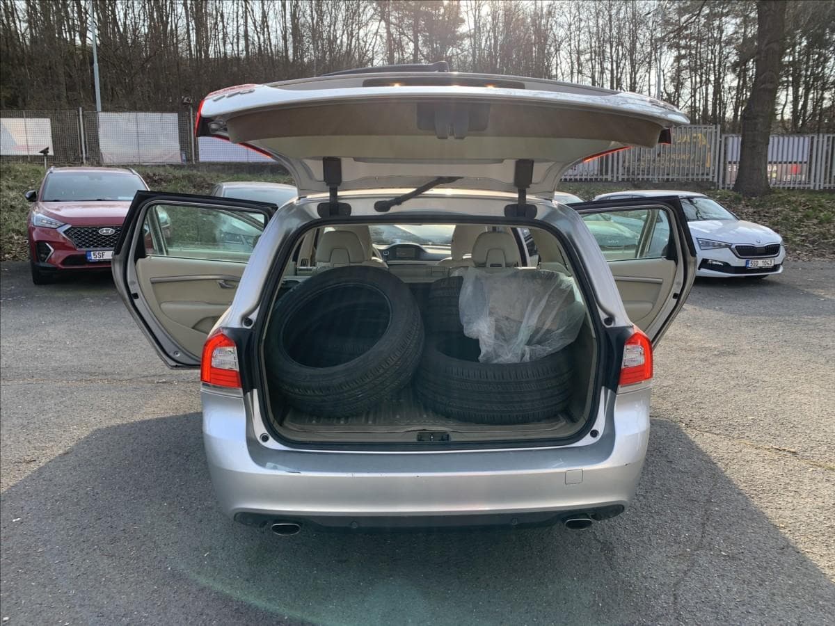 2013 Volvo V70 - 18