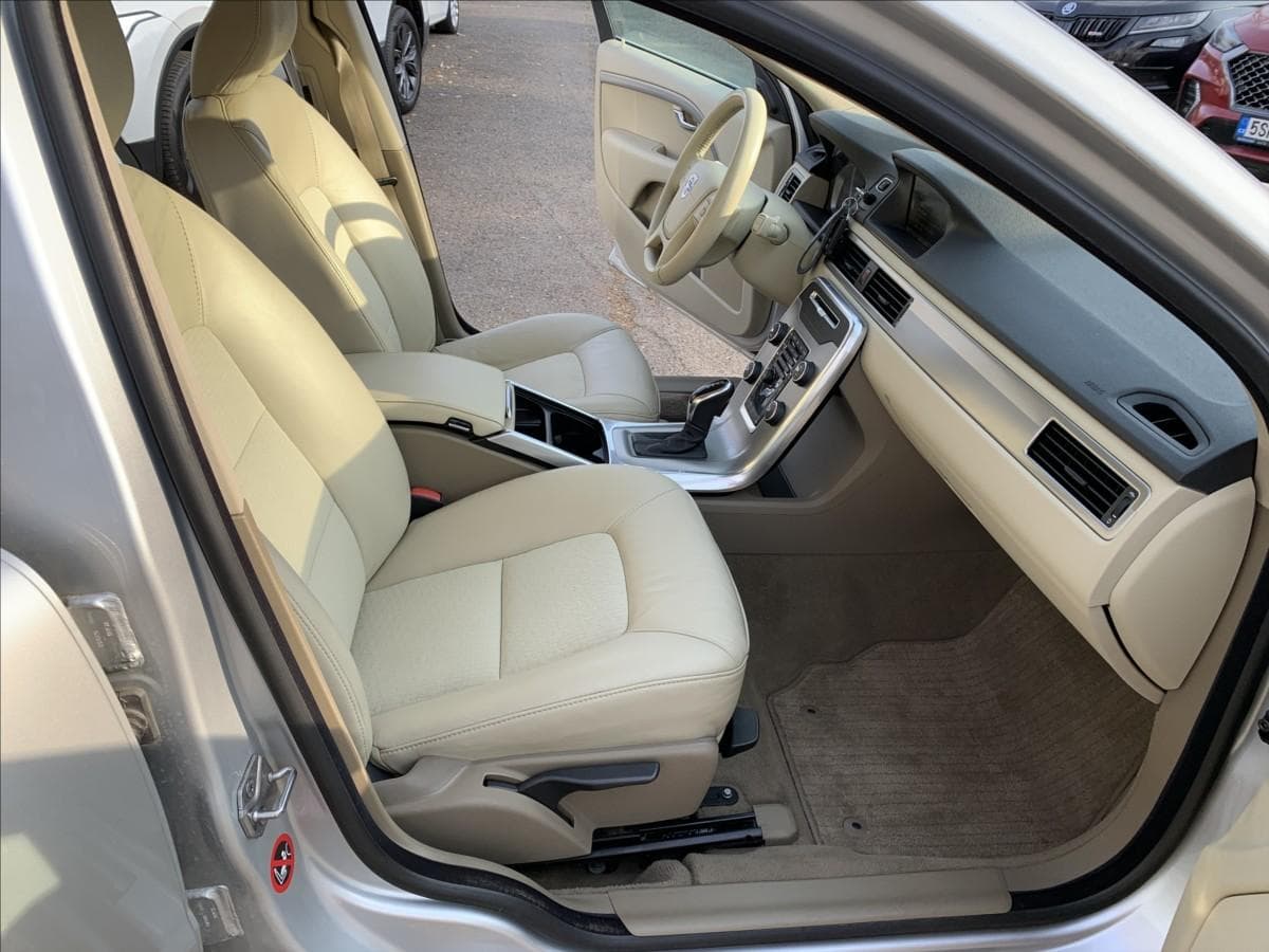 2013 Volvo V70 - 13