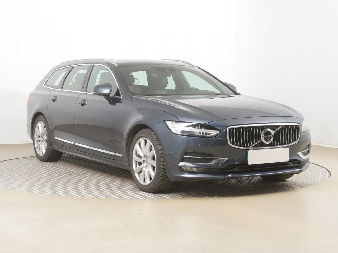 Volvo V90 D4 140kW kombi