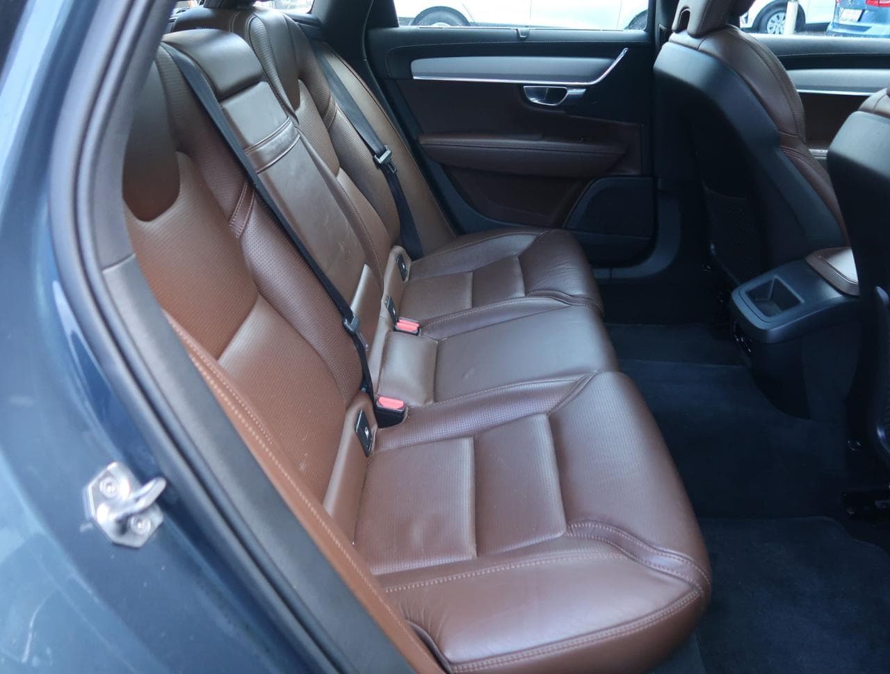 2018 Volvo V90 - 13