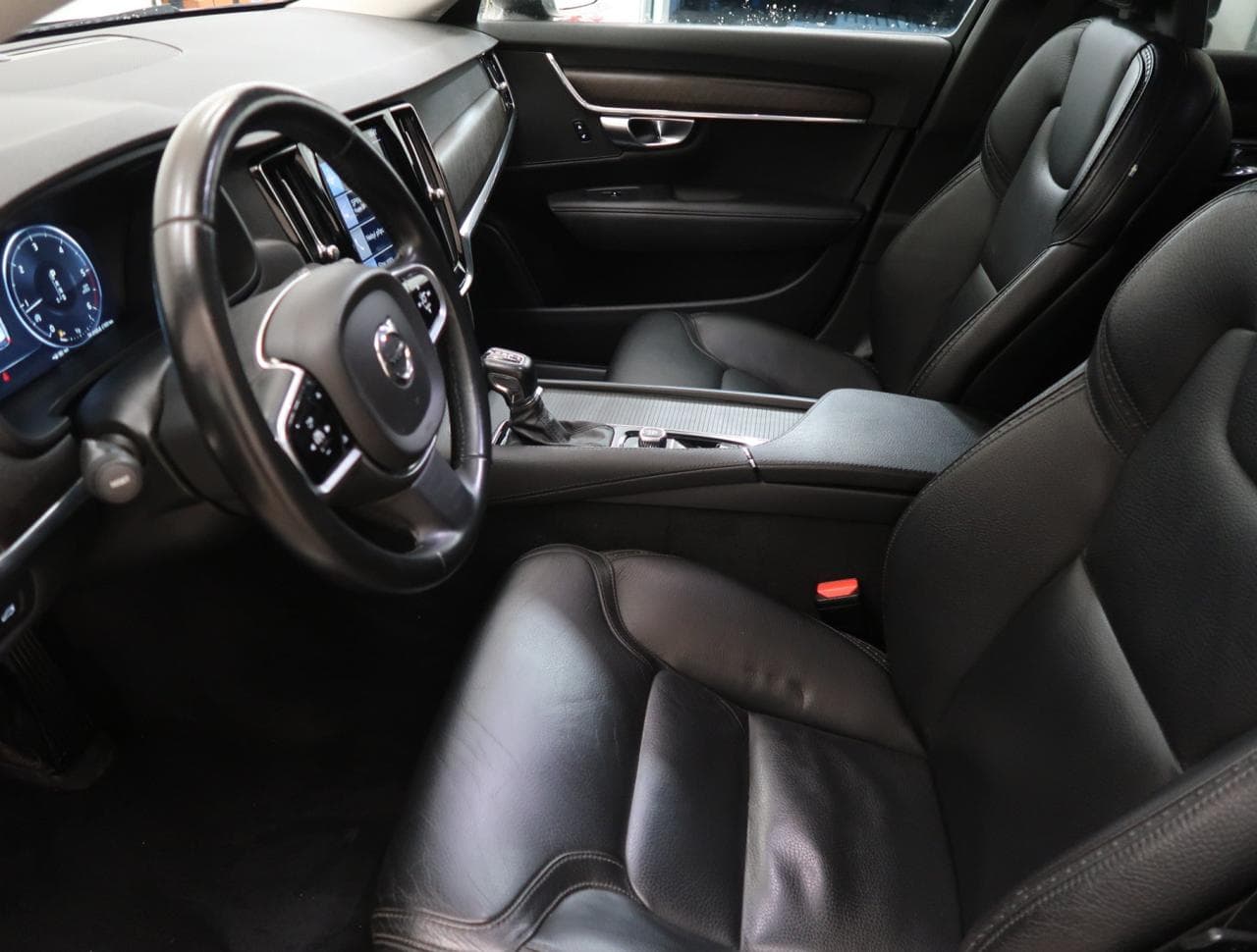 2017 Volvo V90 - 16