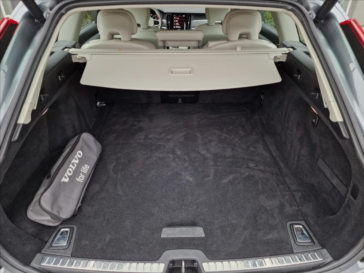 2019 Volvo V90 - 16