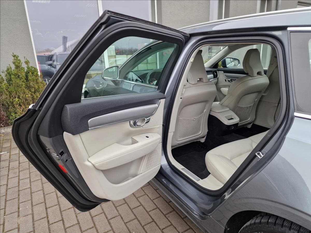 2019 Volvo V90 - 18