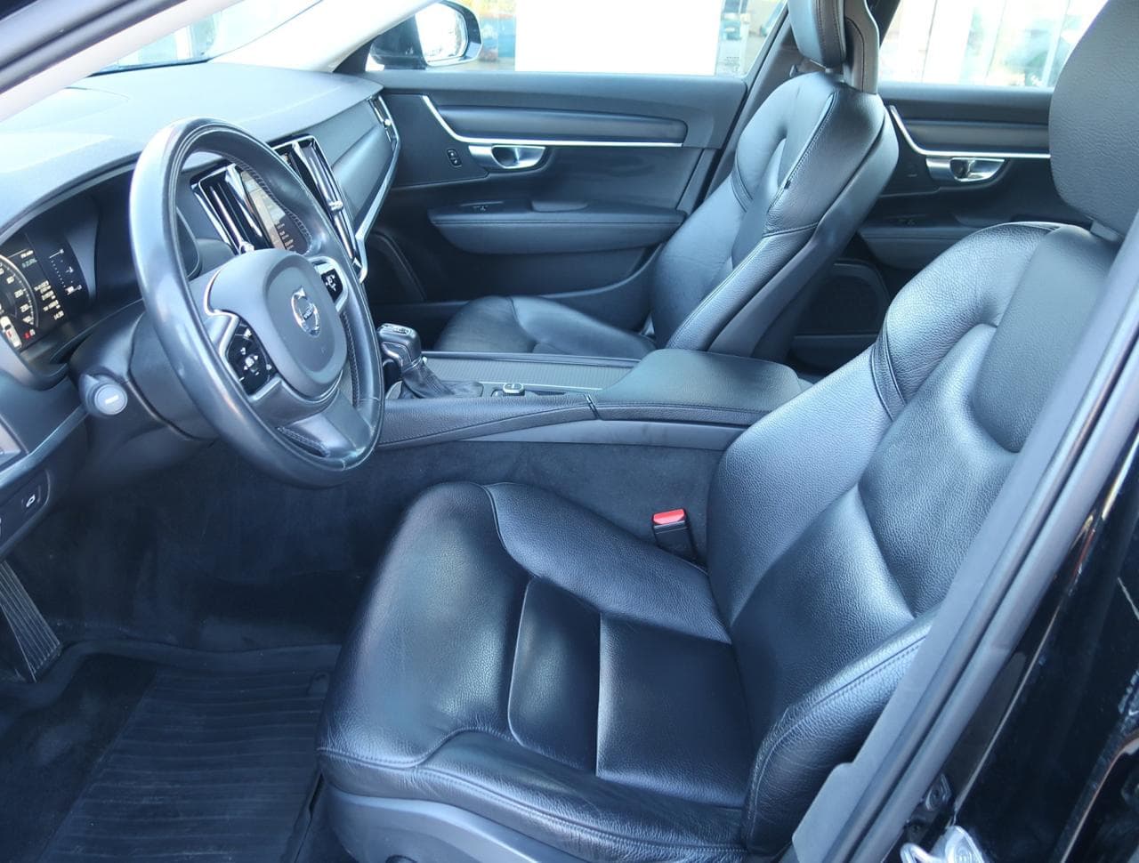 2017 Volvo V90 - 26