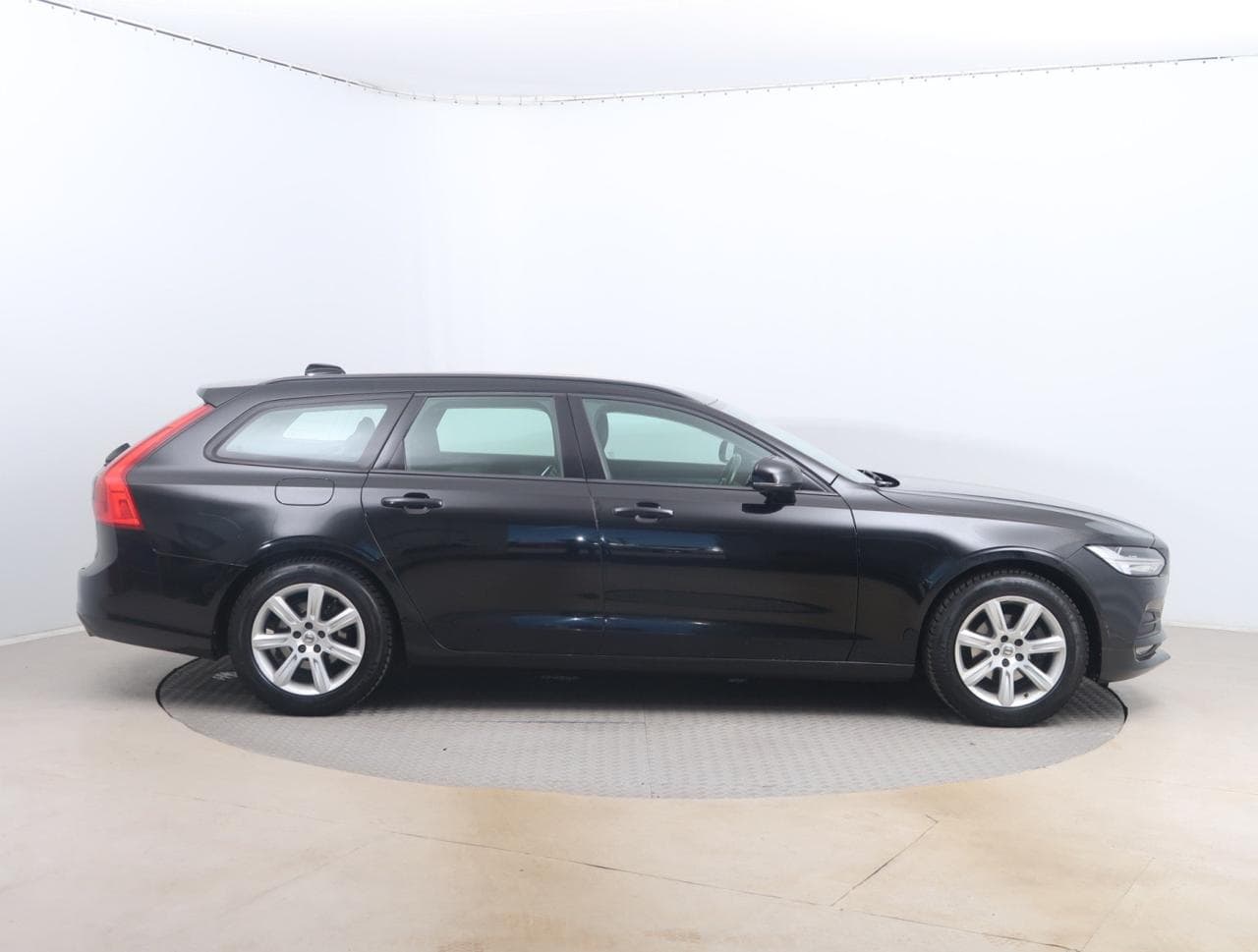 2017 Volvo V90 - 13