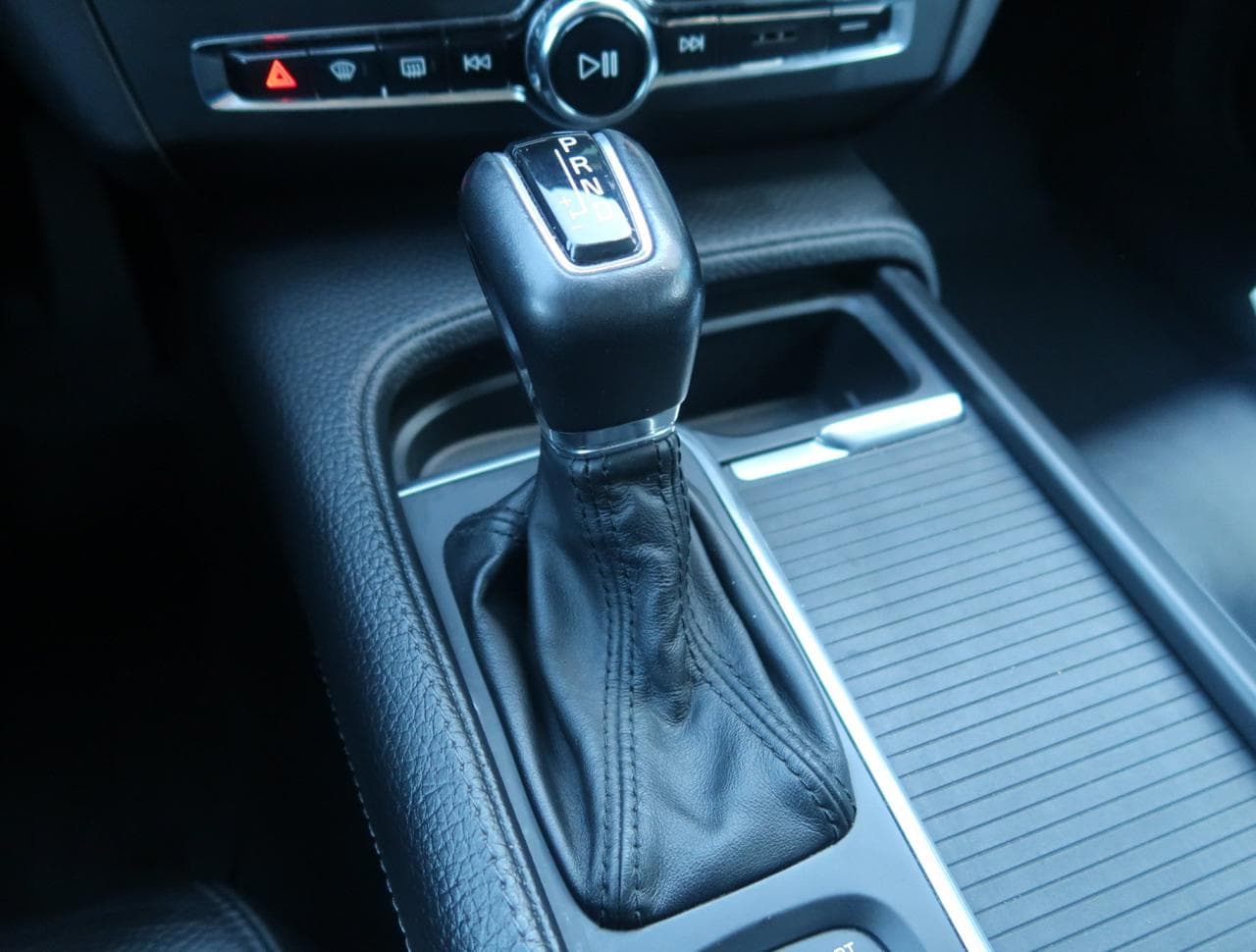 2017 Volvo V90 - 32