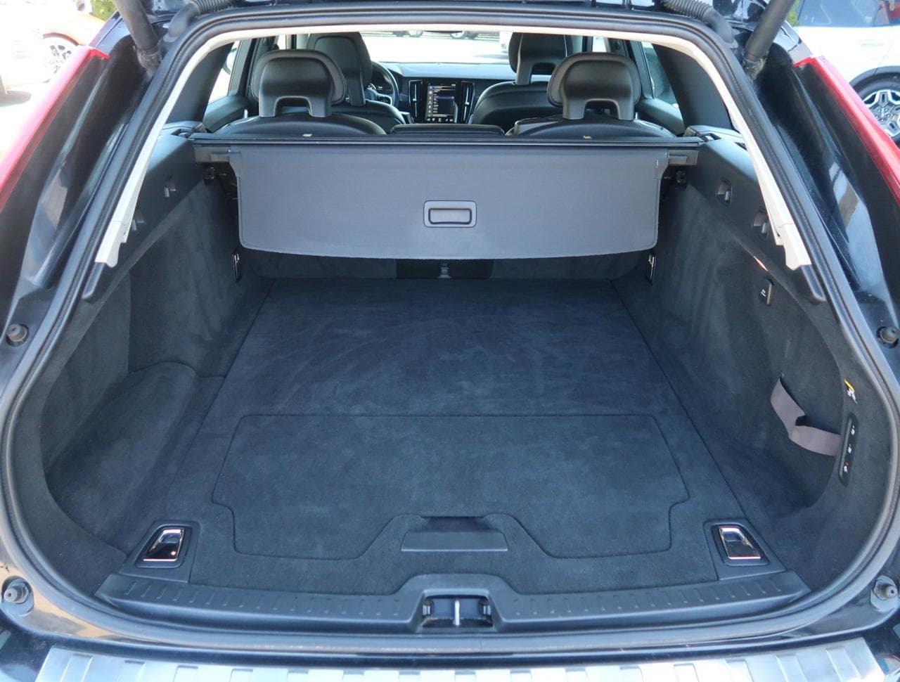2017 Volvo V90 - 33