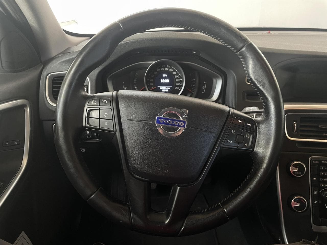 2016 Volvo V60 - 12