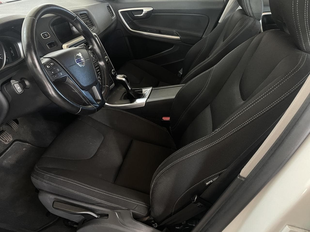2016 Volvo V60 - 9