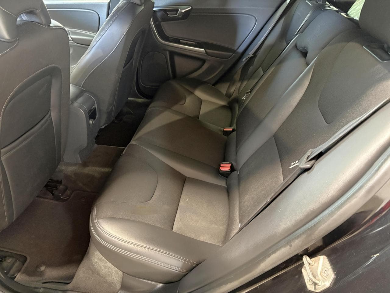 2015 Volvo V60 - 14