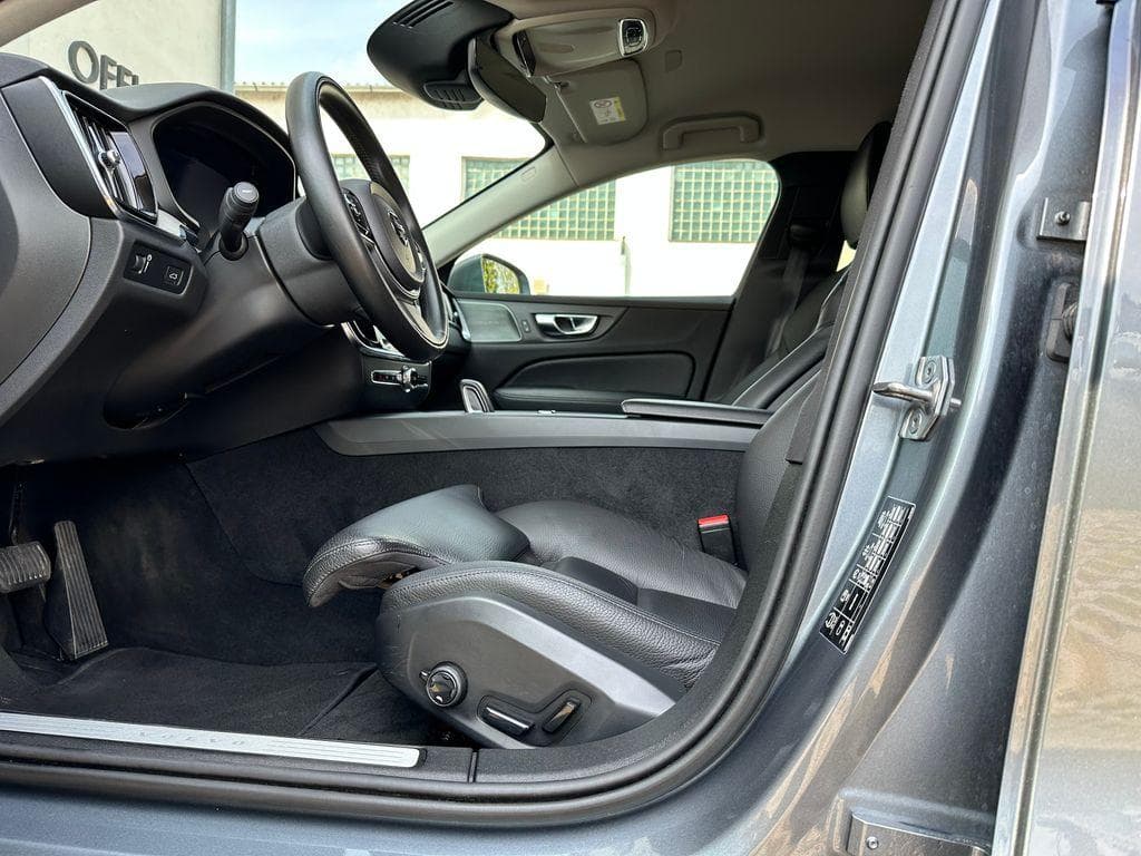 2021 Volvo V60 - 12