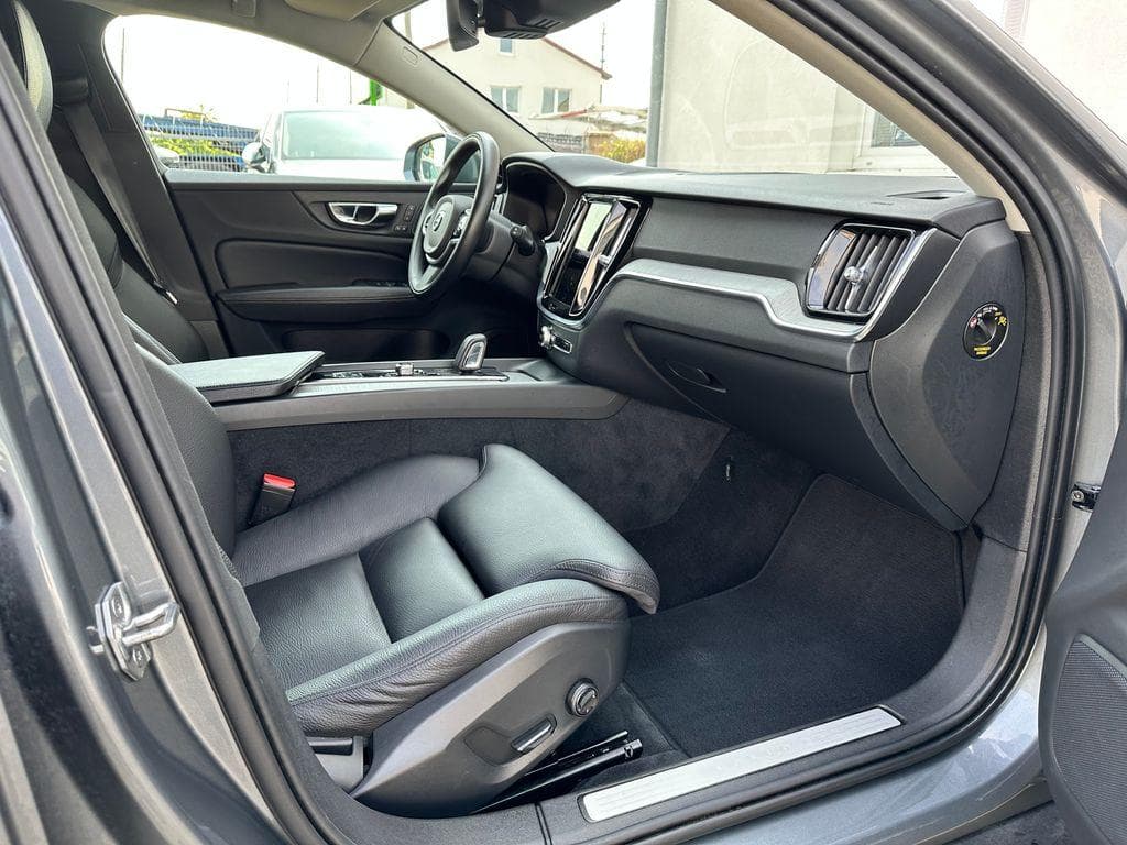 2021 Volvo V60 - 13