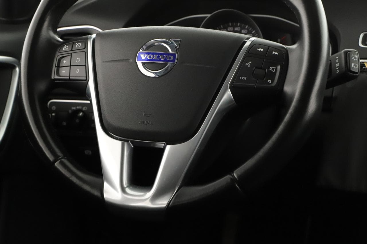 2016 Volvo V60 - 14