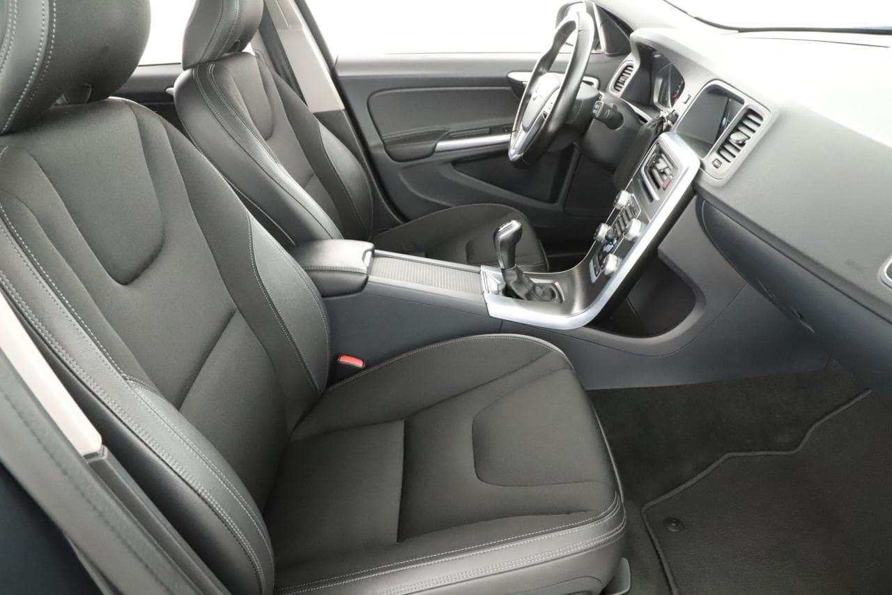 2016 Volvo V60 - 10