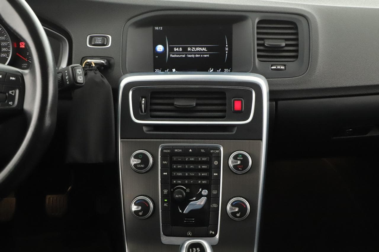 2016 Volvo V60 - 16