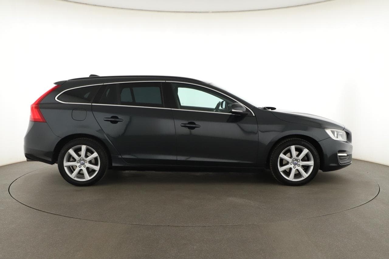 2016 Volvo V60 - 8