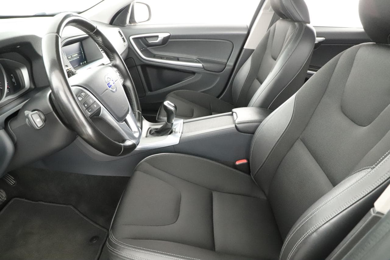 2016 Volvo V60 - 13