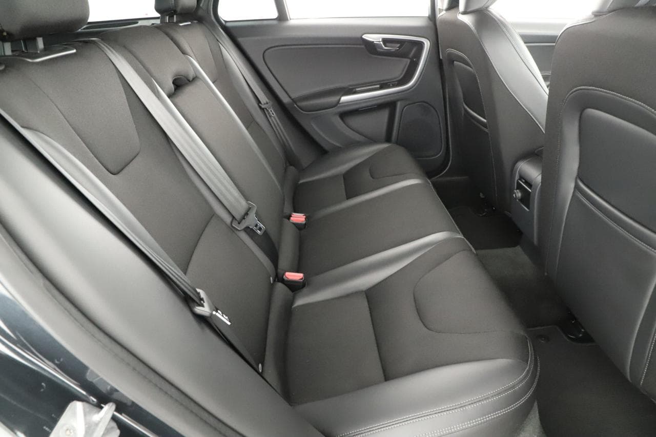 2016 Volvo V60 - 11