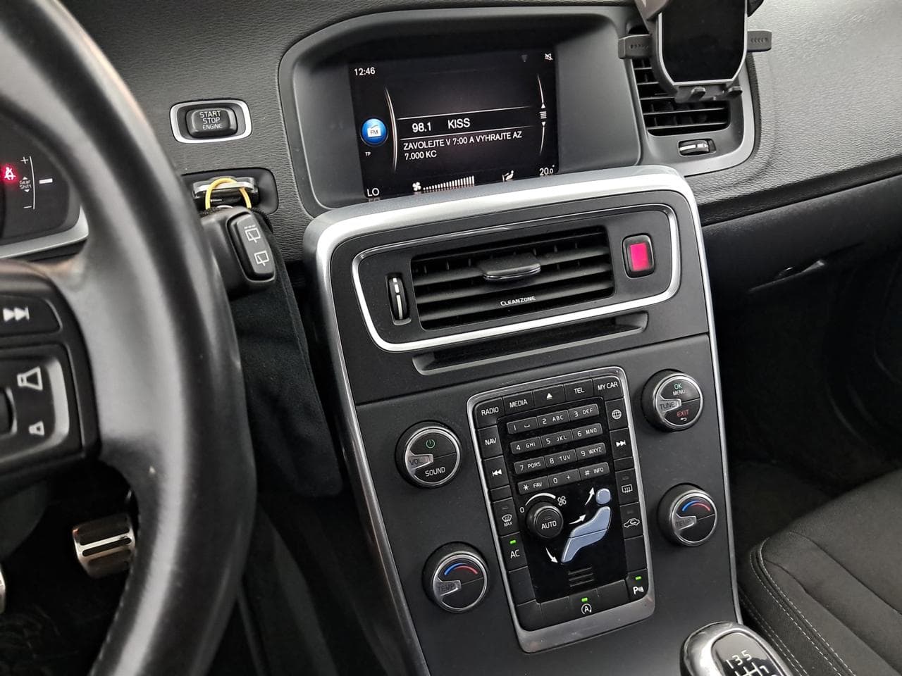 2017 Volvo V60 - 17